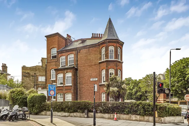 Prince of Wales Drive, London, SW11 4SF