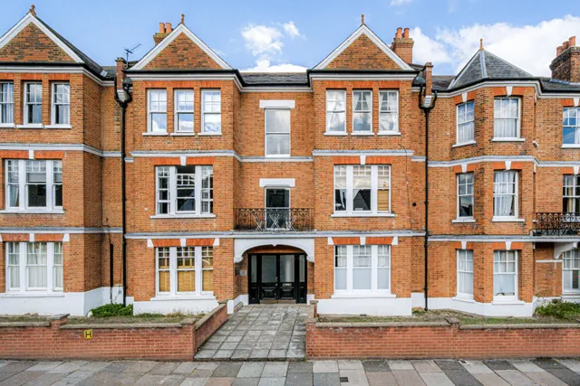 Cecil Mansions, Marius Road, London, SW17 7QN