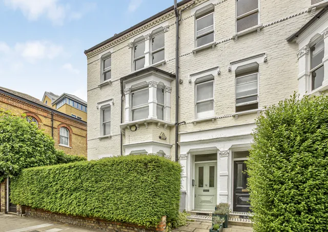 Parkgate Road, London, SW11 4NU