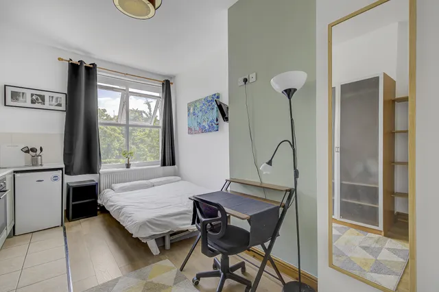 West Cromwell Road, London, SW5 9QL