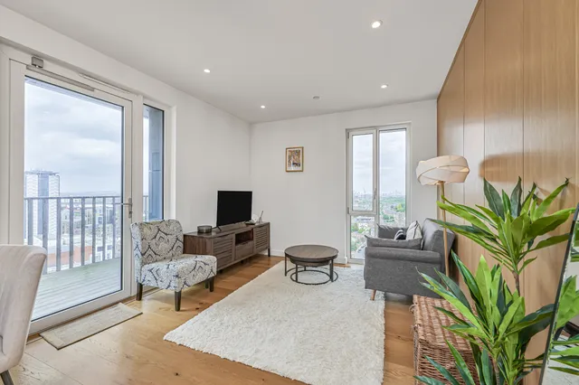 Mapleton Crescent, London, SW18 4GY