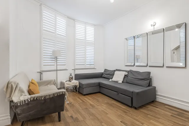 Creston House, Kensington Court, London, W8 5DN