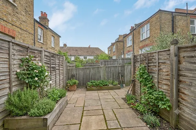 Ashurst Gardens, London, SW2 3UH
