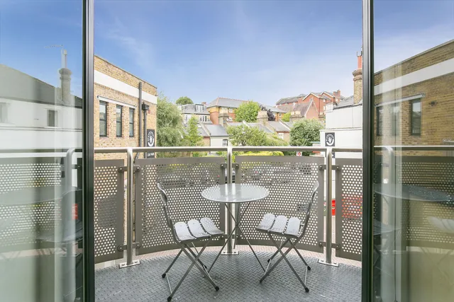 Roehampton Lane, London, SW15 4LB