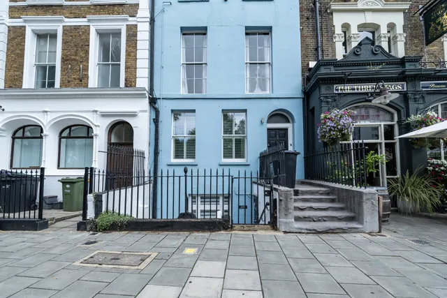 Kennington Road, London, SE1 7PZ