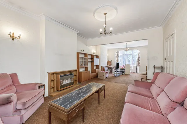 Kings Avenue, London, SW12 0BB
