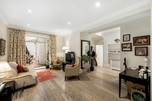 De Vere Gardens, London, W8 5AR