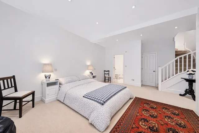 Tregarvon Road, London, SW11 5QE