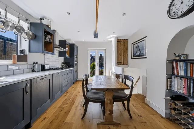 Himley Road, London, SW17 9AW