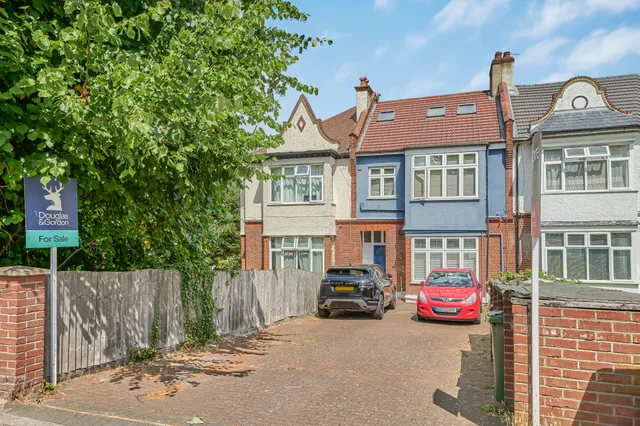 Ashurst Gardens, London, SW2 3UH