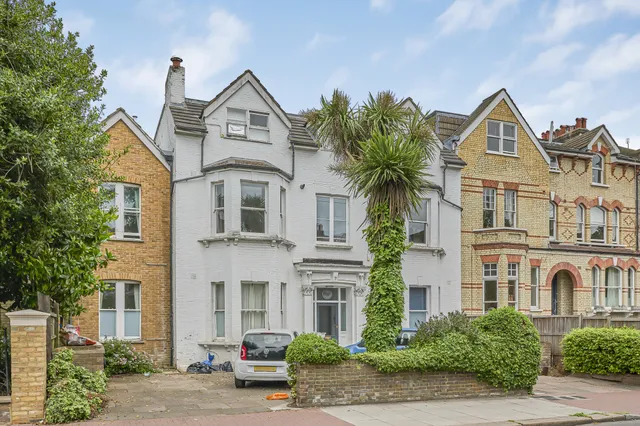 Trinity Road, London, SW18 3SN