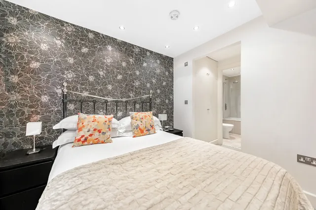 Nell Gwynn House, Sloane Avenue, London, SW3 3AY