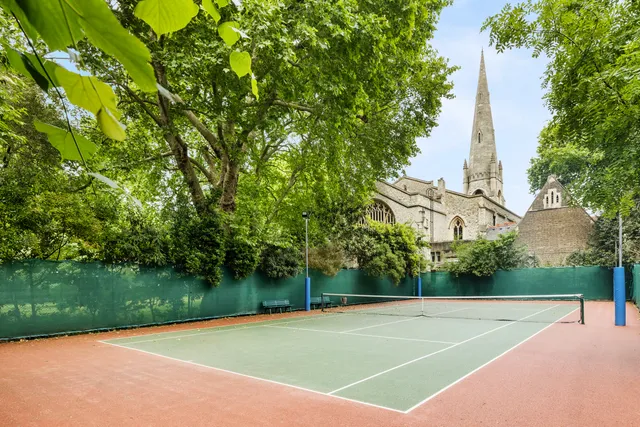 Malvern Court, Onslow Square, London, SW7 3HU