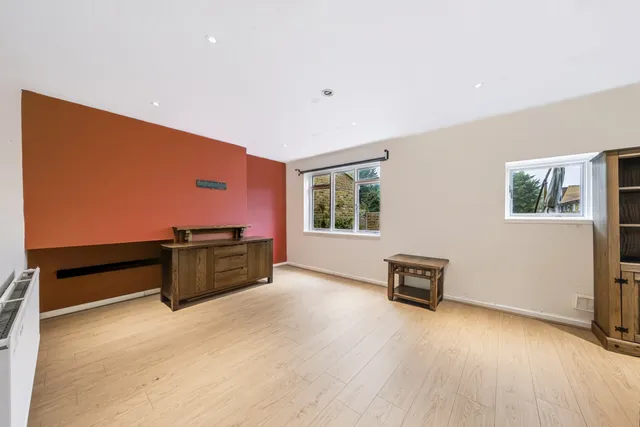 Stroud Crescent, London, SW15 3EL