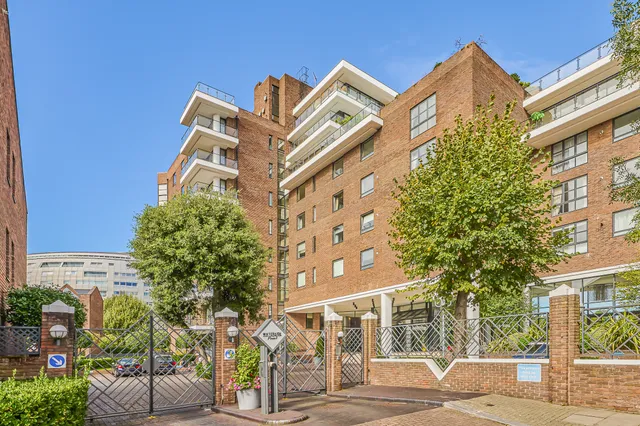 Waterside Point, Anhalt Road, London, SW11 4PD