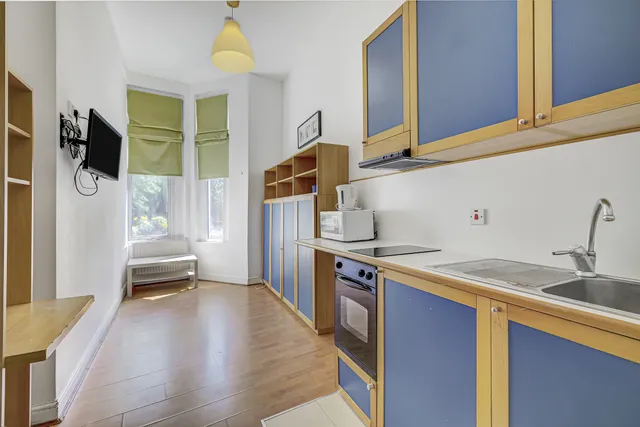 West Cromwell Road, London, SW5 9QL