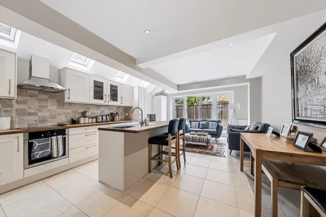 Tregarvon Road, London, SW11 5QE