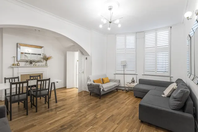 Creston House, Kensington Court, London, W8 5DN