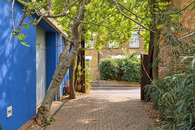Watts Lane, Teddington, TW11 8HQ