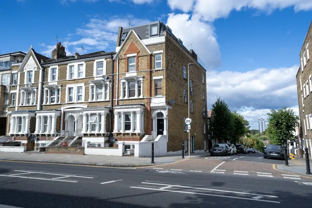 Lavender Hill, London, SW11 5RA