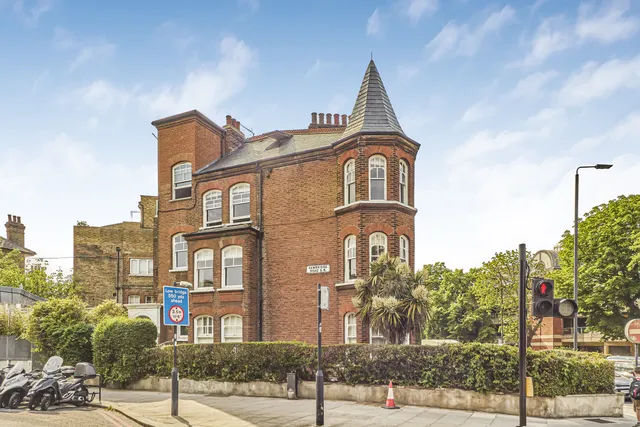 Prince of Wales Drive, London, SW11 4SF
