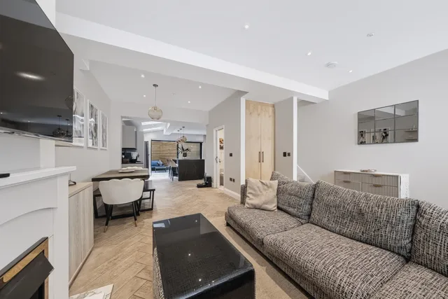 Wadham Road, London, SW15 2LS