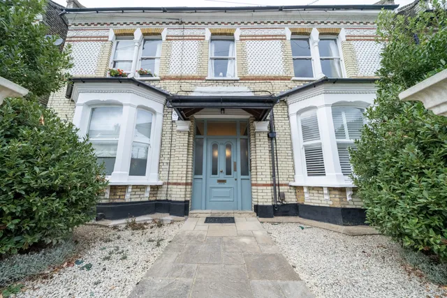 Balham Park Road, London, SW12 8EA