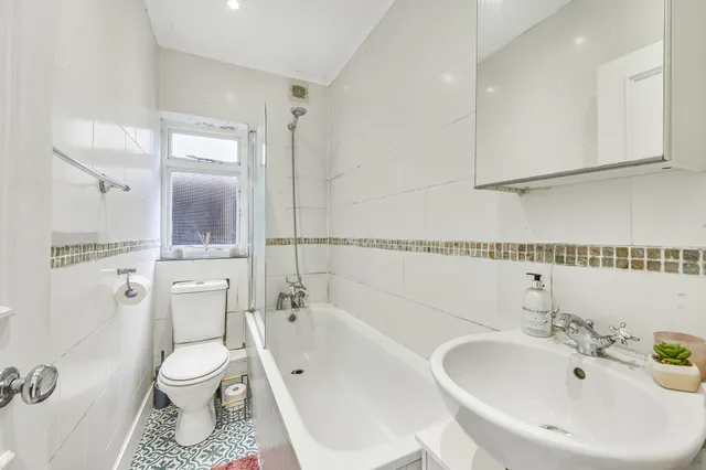 Brightwell Crescent, London, SW17 9AE