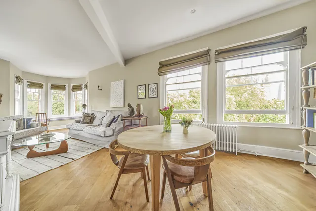 Prince of Wales Drive, London, SW11 4SF