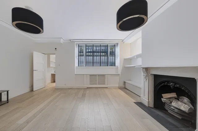 Moreton Terrace Mews South, London, SW1V 2NU