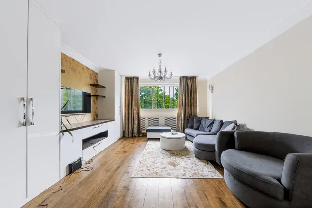 Brompton Lodge, Cromwell Road, London, SW7 2JA