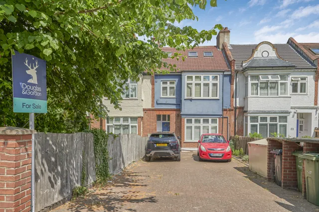 Ashurst Gardens, London, SW2 3UH