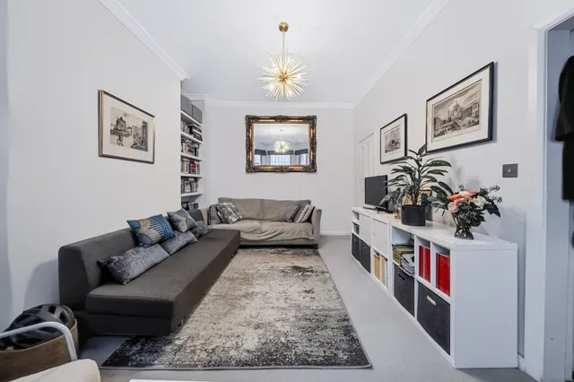 Basement Flat, Barons Court Road, London, W14 9DT