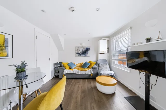 Merton Road, London, SW18 1QY