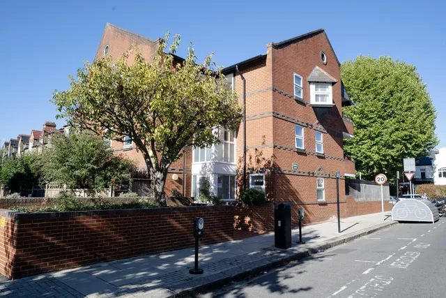 Bedford Hill, London, SW12 9HN