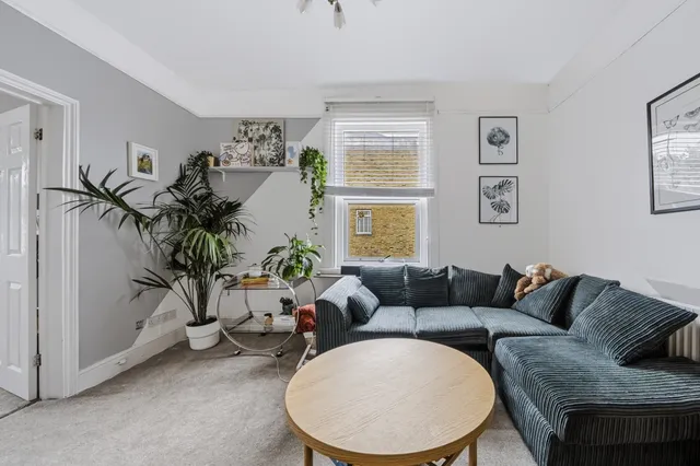 Earlsfield Road, London, SW18 3DX