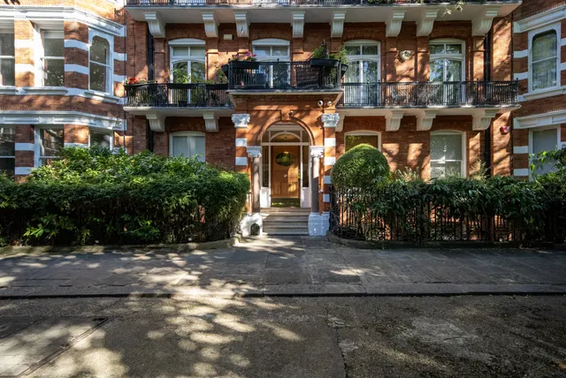 Kensington Mansions, Trebovir Road, London, SW5 9TE