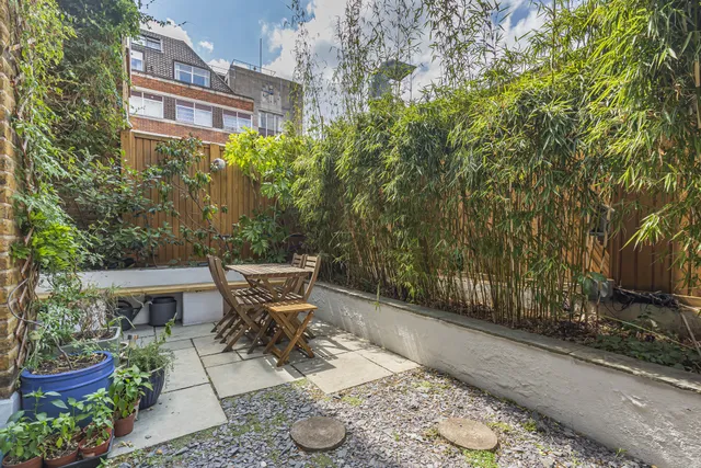 Flat A, Hopton Road, London, SW16 2EG