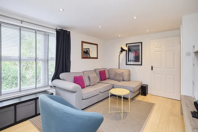 Mapeshill Place, Willesden Green, London, NW2 5LA