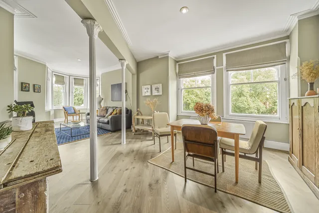 Prince of Wales Drive, London, SW11 4SF