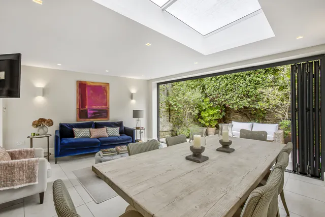 Parkgate Road, London, SW11 4NU