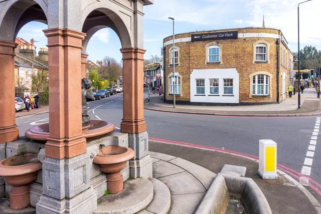 Roehampton Lane, London, SW15 4LB