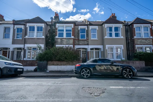 Himley Road, London, SW17 9AW