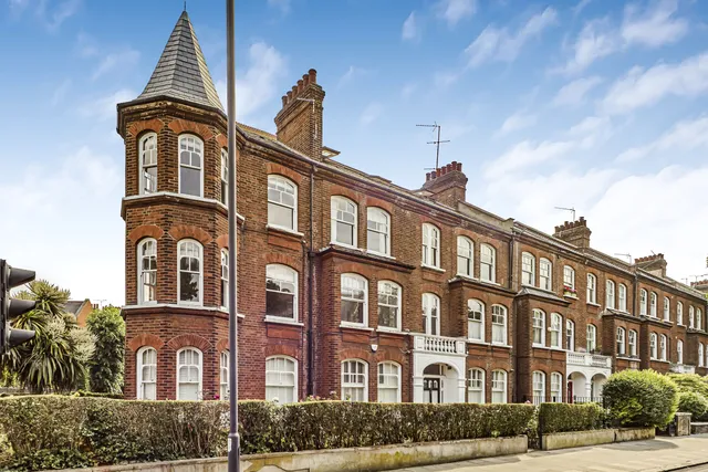 Prince of Wales Drive, London, SW11 4SF