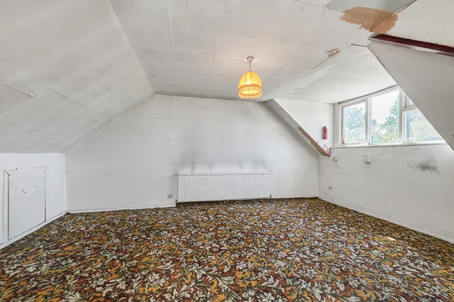 Kings Avenue, London, SW12 0BB