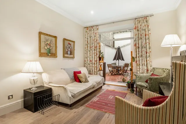 De Vere Gardens, London, W8 5AR