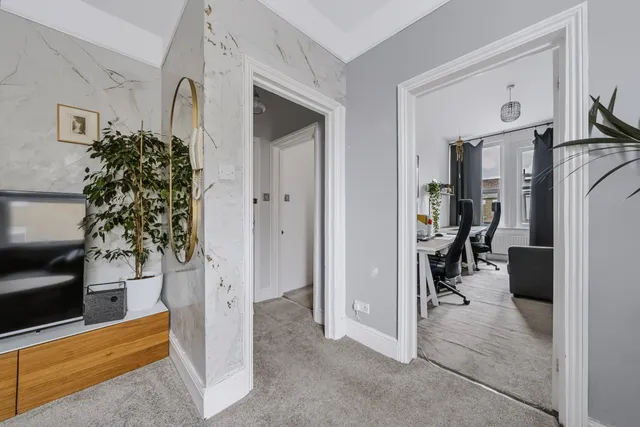 Earlsfield Road, London, SW18 3DX