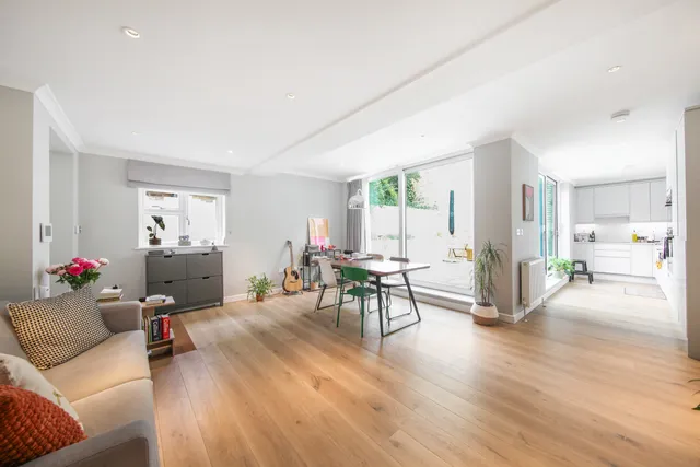 Northcote Road, London, SW11 6PN
