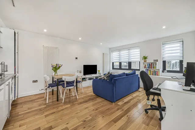 Marmion Mews, London, SW11 5PP