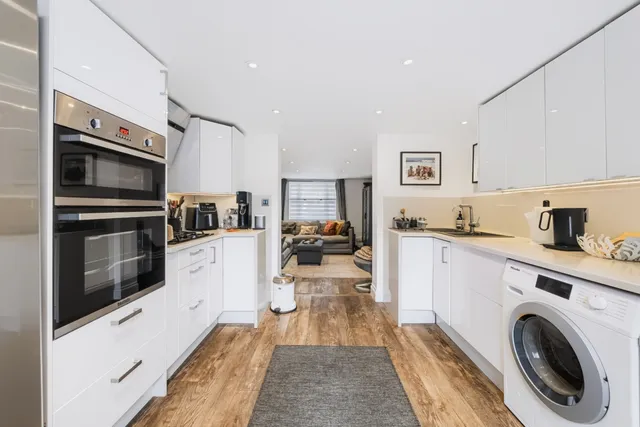 Kennington Road, London, SE1 7PZ